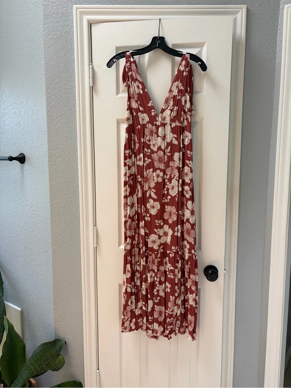 Floral Tie-Shoulder V-Neck Maxi Dress in Rust